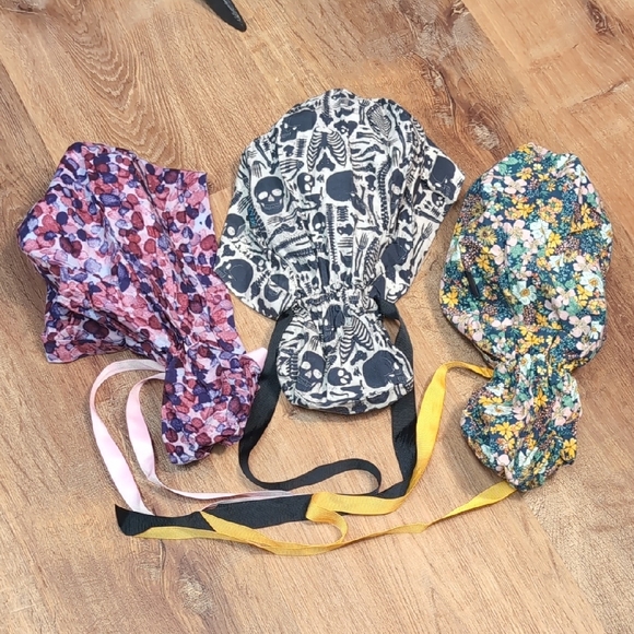 3 Surgical Scrub Caps With Ponytail Tie - Picture 4 of 9